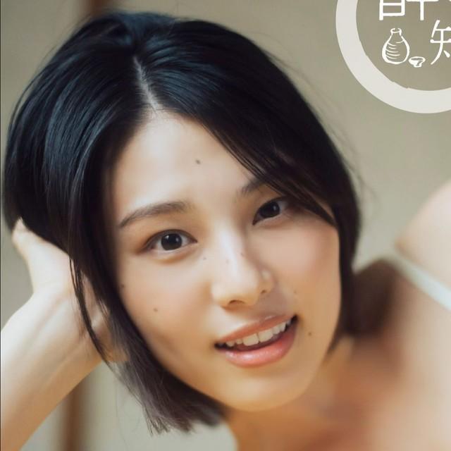 【巨乳おっぱいがエロい】元乃木坂46の相楽伊織、水着で語る愛と健康の魅力